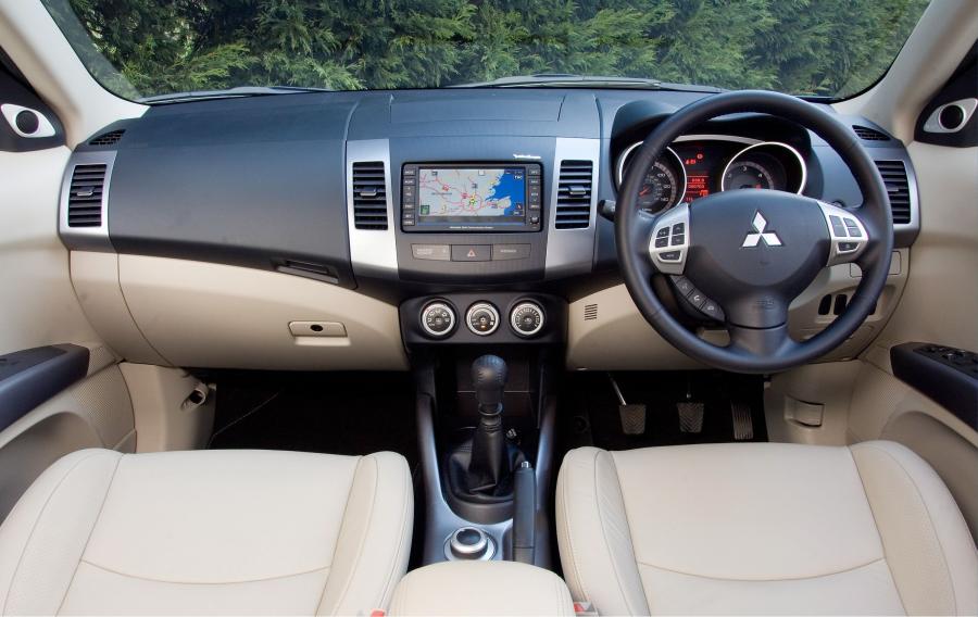  Mitsubishi Outlander 2005 года  (фото 16 из 77)